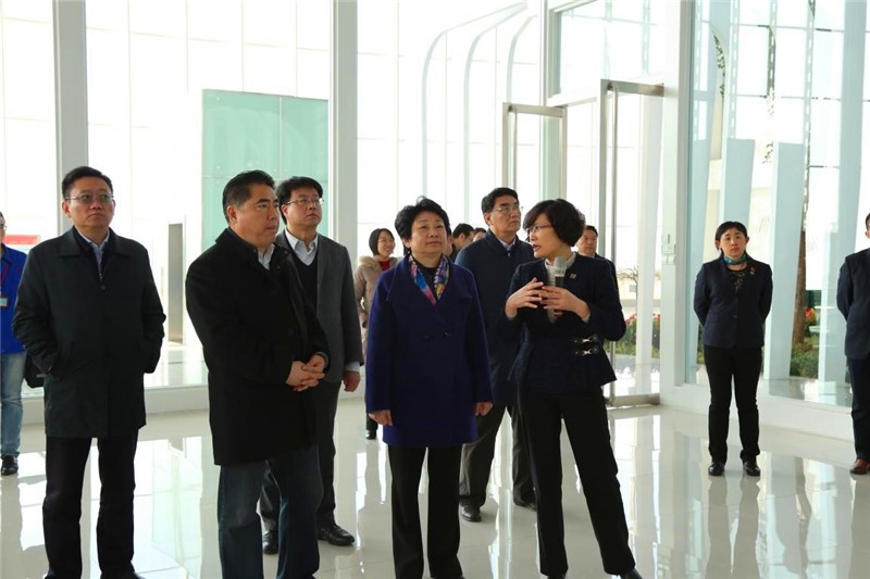 常务副省长黄莉新赴金年会金字招牌药业调研强调：将国药精髓发扬光大