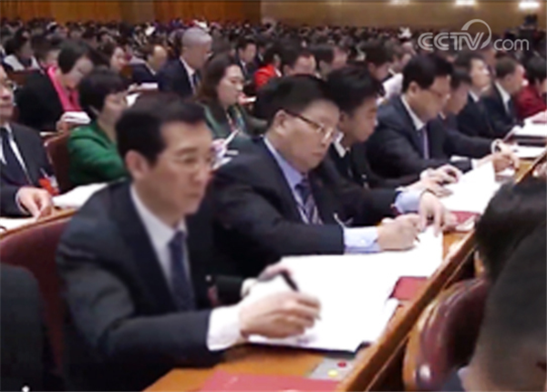 紧跟时代步伐 倾听两会声音——金年会金字招牌药业组织收看第十三届全国人民代表大会开幕式