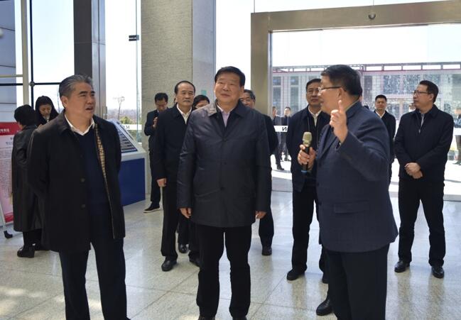 省委书记娄勤俭莅临金年会金字招牌药业视察调研