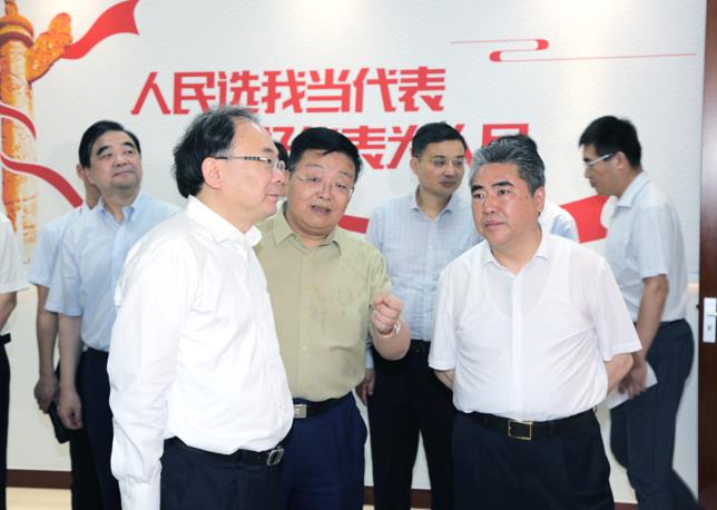 省人大常委会常务副主任李小敏一行 莅临金年会金字招牌药业调研
